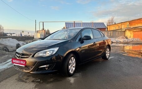 Opel Astra J, 2013 год, 910 000 рублей, 2 фотография