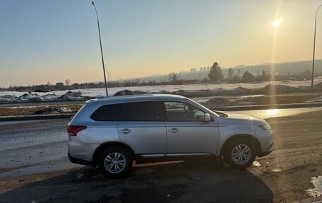 Mitsubishi Outlander III рестайлинг 3, 2018 год, 2 400 000 рублей, 5 фотография