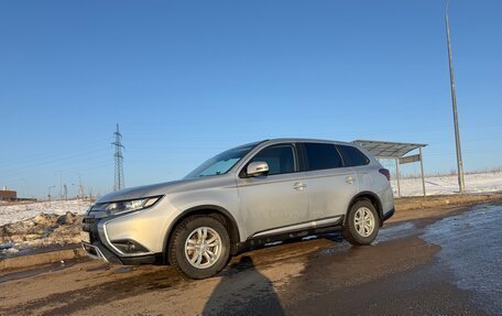 Mitsubishi Outlander III рестайлинг 3, 2018 год, 2 400 000 рублей, 3 фотография