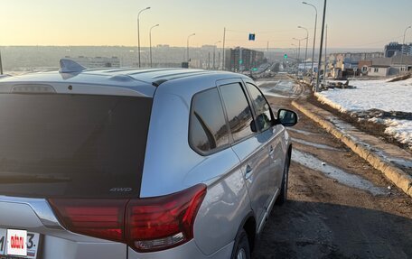 Mitsubishi Outlander III рестайлинг 3, 2018 год, 2 400 000 рублей, 7 фотография