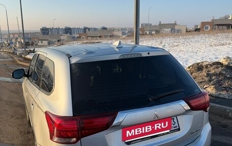 Mitsubishi Outlander III рестайлинг 3, 2018 год, 2 400 000 рублей, 6 фотография