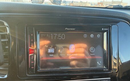 Mitsubishi Outlander III рестайлинг 3, 2018 год, 2 400 000 рублей, 8 фотография