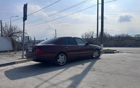Mercedes-Benz E-Класс, 1996 год, 450 000 рублей, 4 фотография