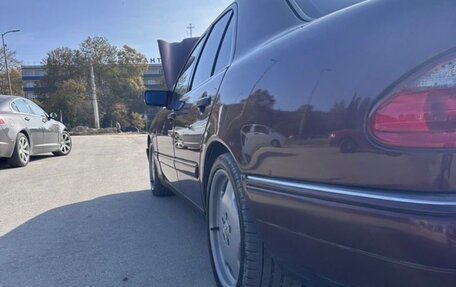 Mercedes-Benz E-Класс, 1996 год, 450 000 рублей, 9 фотография