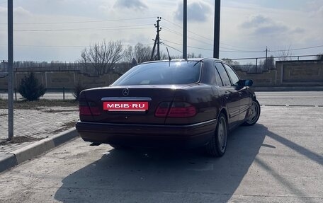 Mercedes-Benz E-Класс, 1996 год, 450 000 рублей, 5 фотография