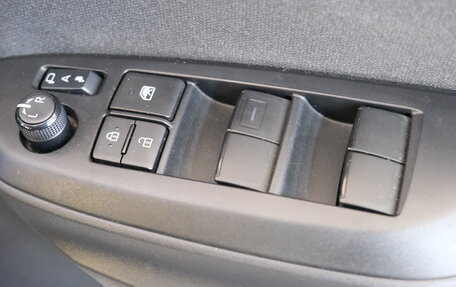 Toyota Yaris, 2021 год, 1 219 000 рублей, 9 фотография