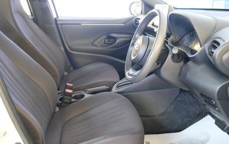 Toyota Yaris, 2021 год, 1 219 000 рублей, 8 фотография