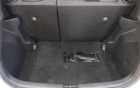 Toyota Yaris, 2021 год, 1 219 000 рублей, 22 фотография