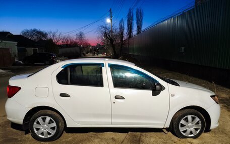 Renault Logan II, 2017 год, 600 000 рублей, 4 фотография