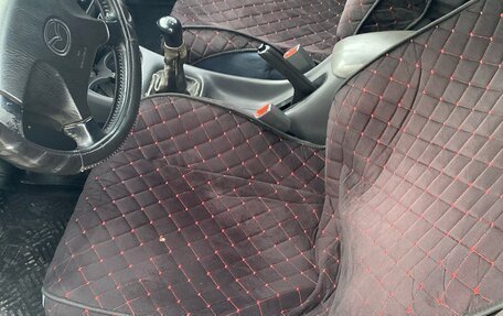 Mazda 323, 1999 год, 260 000 рублей, 5 фотография