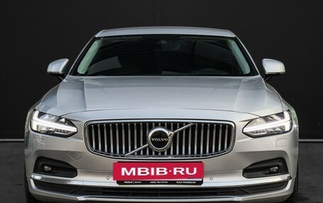 Volvo S90 II рестайлинг, 2021 год, 3 970 000 рублей, 2 фотография