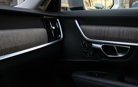 Volvo S90 II рестайлинг, 2021 год, 3 970 000 рублей, 17 фотография