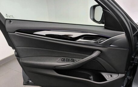 BMW 5 серия, 2018 год, 3 250 000 рублей, 15 фотография