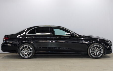 Mercedes-Benz E-Класс, 2022 год, 6 300 000 рублей, 4 фотография