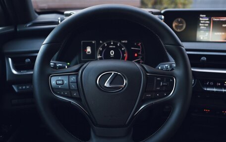 Lexus UX I, 2021 год, 3 100 000 рублей, 16 фотография