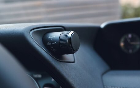 Lexus UX I, 2021 год, 3 100 000 рублей, 24 фотография