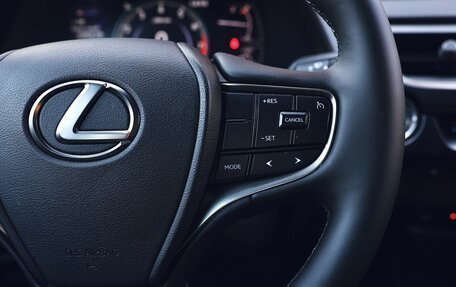 Lexus UX I, 2021 год, 3 100 000 рублей, 22 фотография