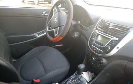 Hyundai Solaris II рестайлинг, 2013 год, 750 000 рублей, 4 фотография