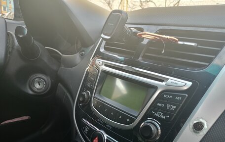 Hyundai Solaris II рестайлинг, 2013 год, 750 000 рублей, 5 фотография