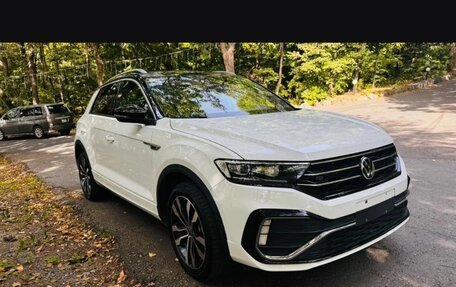 Volkswagen T-Roc I, 2022 год, 2 400 000 рублей, 3 фотография