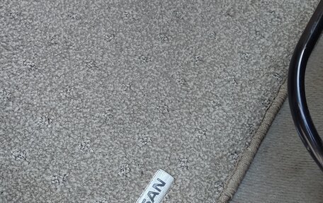 Nissan Lafesta I, 2004 год, 650 000 рублей, 22 фотография