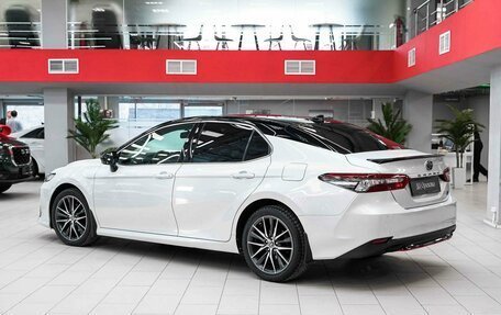 Toyota Camry, 2021 год, 2 850 000 рублей, 4 фотография