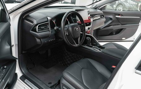 Toyota Camry, 2021 год, 2 850 000 рублей, 6 фотография