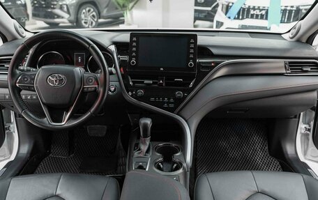 Toyota Camry, 2021 год, 2 850 000 рублей, 12 фотография