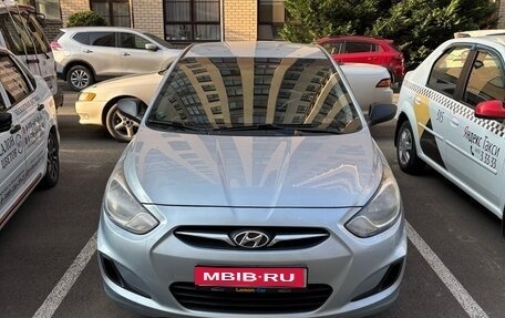 Hyundai Solaris II рестайлинг, 2012 год, 800 000 рублей, 1 фотография