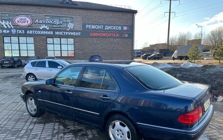 Mercedes-Benz E-Класс, 1996 год, 360 000 рублей, 3 фотография