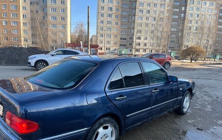 Mercedes-Benz E-Класс, 1996 год, 360 000 рублей, 4 фотография
