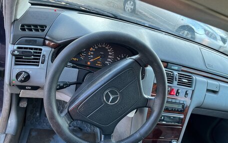 Mercedes-Benz E-Класс, 1996 год, 360 000 рублей, 9 фотография