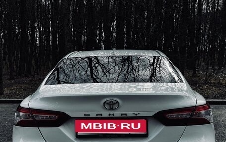 Toyota Camry, 2018 год, 2 100 000 рублей, 4 фотография