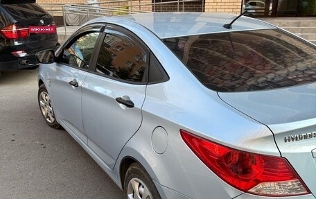 Hyundai Solaris II рестайлинг, 2012 год, 800 000 рублей, 3 фотография