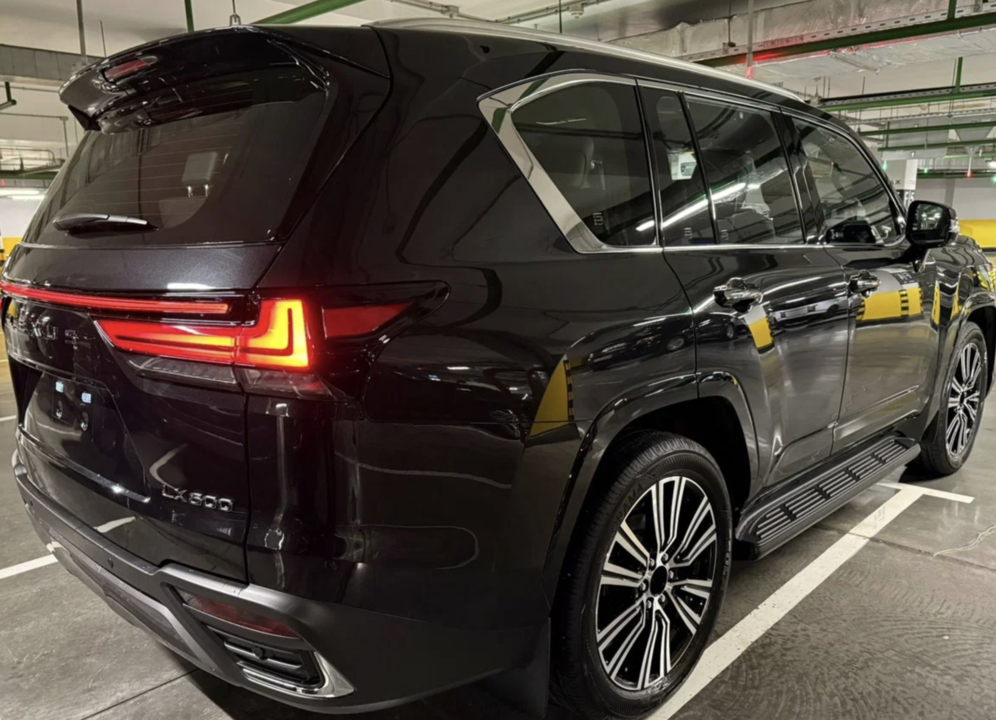 Lexus LX III рестайлинг 2, 2025 год, 19 000 000 рублей, 3 фотография