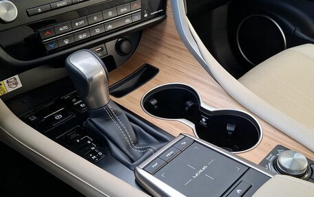 Lexus RX IV рестайлинг, 2020 год, 6 325 000 рублей, 18 фотография