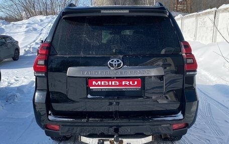 Toyota Land Cruiser Prado 150 рестайлинг 2, 2022 год, 5 500 000 рублей, 3 фотография