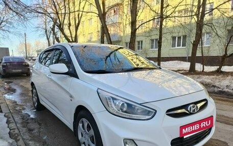 Hyundai Solaris II рестайлинг, 2013 год, 800 000 рублей, 3 фотография