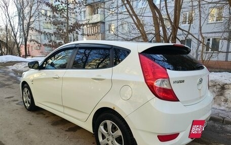 Hyundai Solaris II рестайлинг, 2013 год, 800 000 рублей, 5 фотография