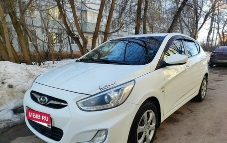 Hyundai Solaris II рестайлинг, 2013 год, 800 000 рублей, 2 фотография