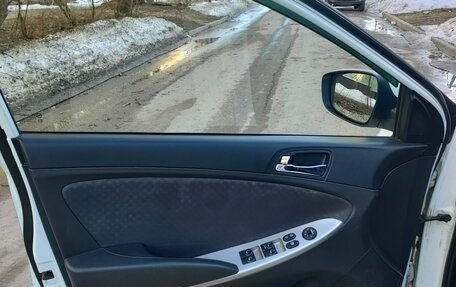 Hyundai Solaris II рестайлинг, 2013 год, 800 000 рублей, 14 фотография