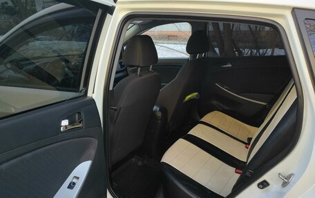 Hyundai Solaris II рестайлинг, 2013 год, 800 000 рублей, 11 фотография