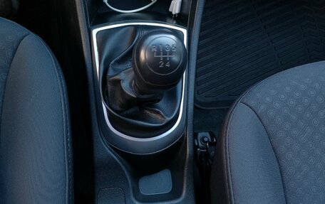 Hyundai Solaris II рестайлинг, 2013 год, 800 000 рублей, 21 фотография