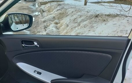 Hyundai Solaris II рестайлинг, 2013 год, 800 000 рублей, 15 фотография