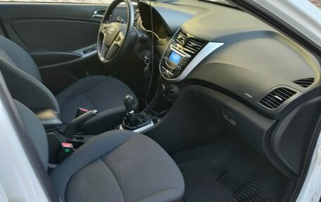 Hyundai Solaris II рестайлинг, 2013 год, 800 000 рублей, 20 фотография