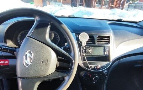 Hyundai Solaris II рестайлинг, 2013 год, 780 000 рублей, 2 фотография