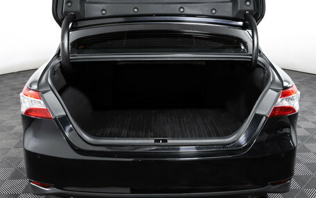 Toyota Camry, 2018 год, 2 990 000 рублей, 10 фотография