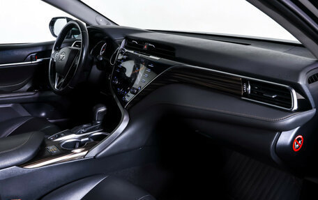 Toyota Camry, 2018 год, 2 990 000 рублей, 11 фотография