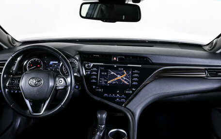 Toyota Camry, 2018 год, 2 990 000 рублей, 15 фотография