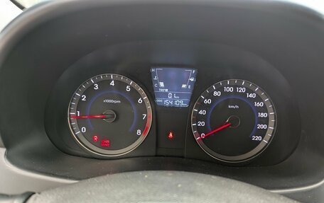 Hyundai Solaris II рестайлинг, 2012 год, 690 000 рублей, 21 фотография